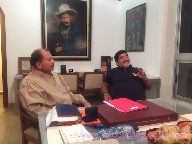 Presidente Daniel Ortega impone Orden Augusto C. Sandino a Diego Armando Maradona